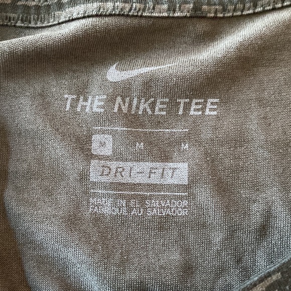 Nike DriFit Tee Army/Forest Green. Size Medium. Worn - Picture 5 of 5